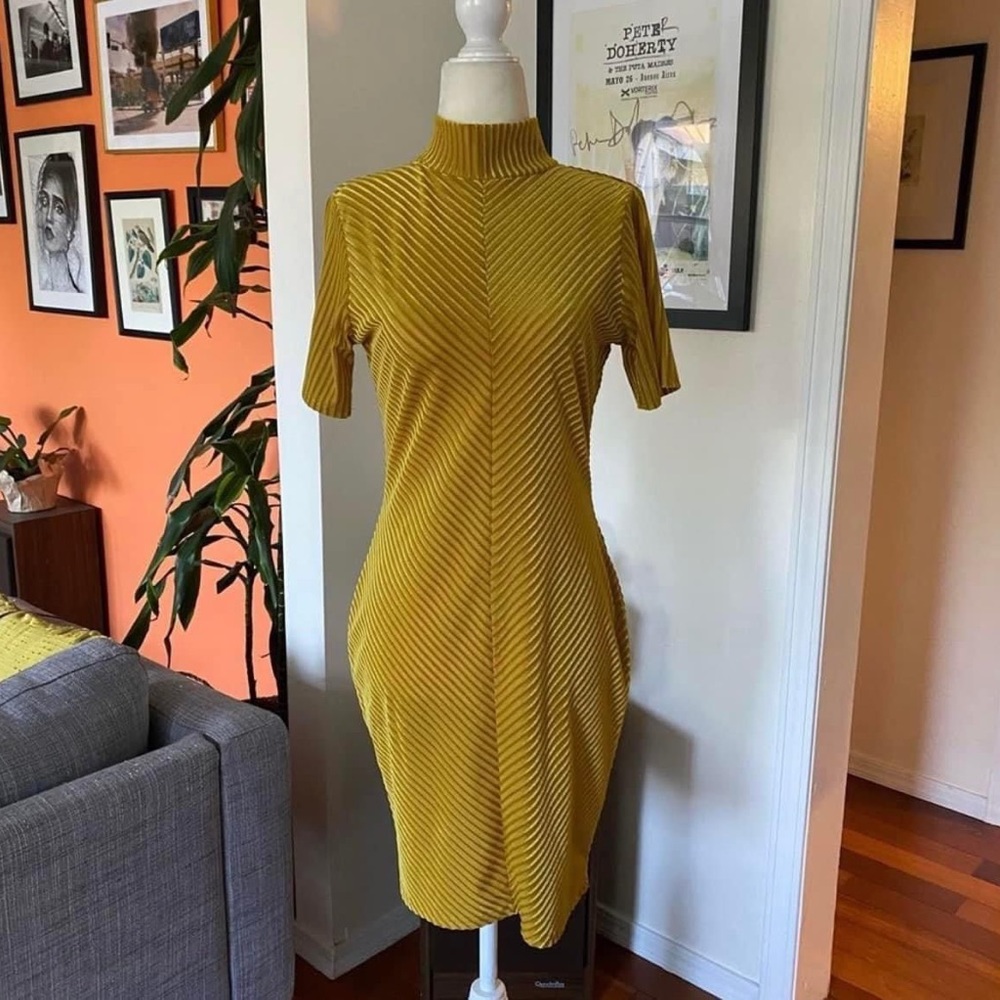 Pretty Little Thing Retro Mustard Mini Velvet Dress Size 6